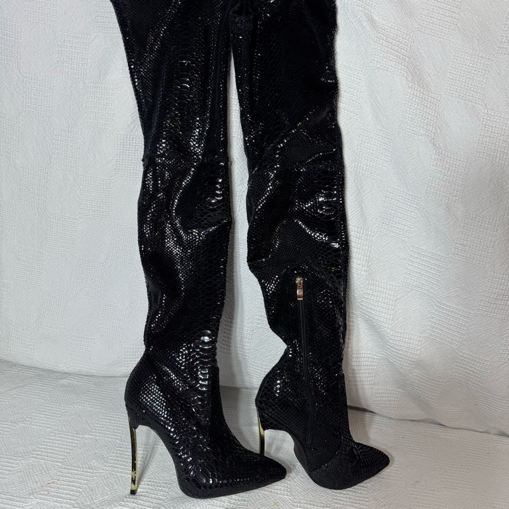 Rumbidzo‎ Thigh High Rare Faux Snakeskin Pointed Toe Stilettos Stretchy Boots 8